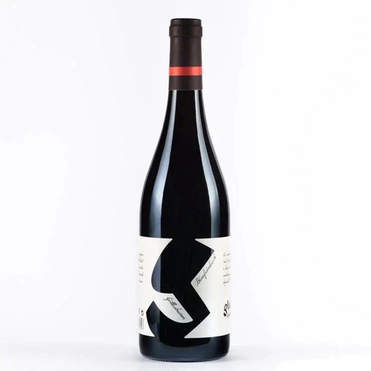 Glatzer Traminer Weiss Carnuntum 2021 750 ML white wine bottle on white background