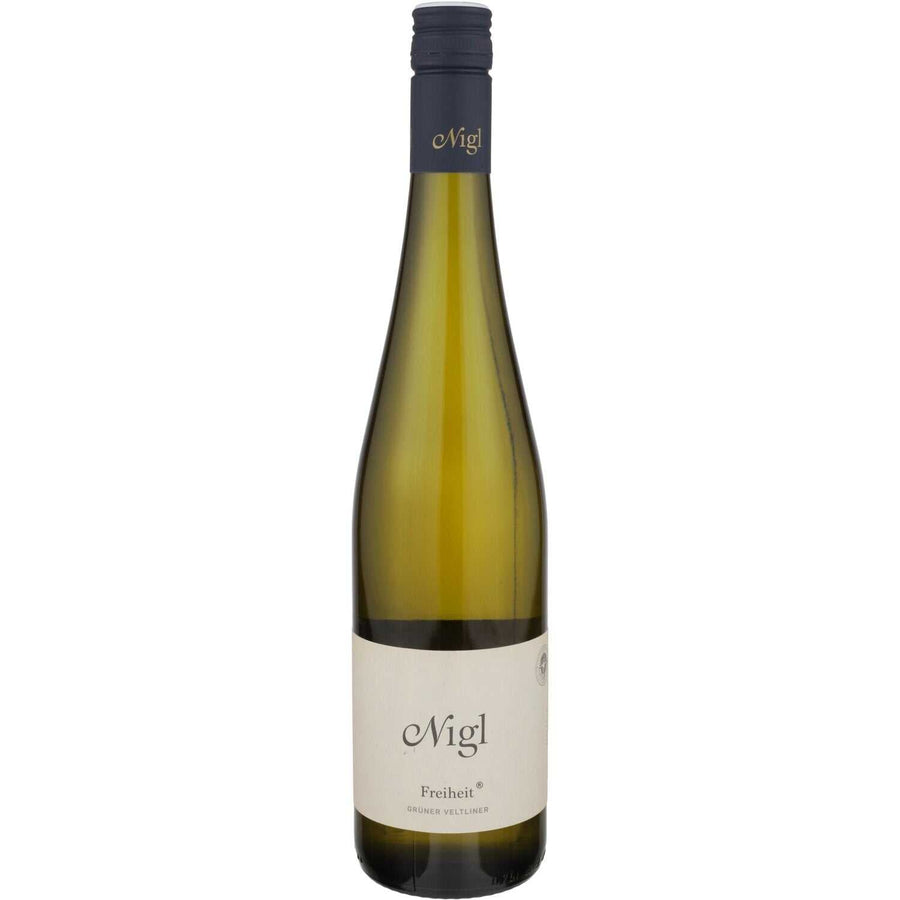 Bottle of Nigl Gruner Veltliner Freiheit Krems 2022 Austrian white wine with pale straw color and fresh citrus aroma